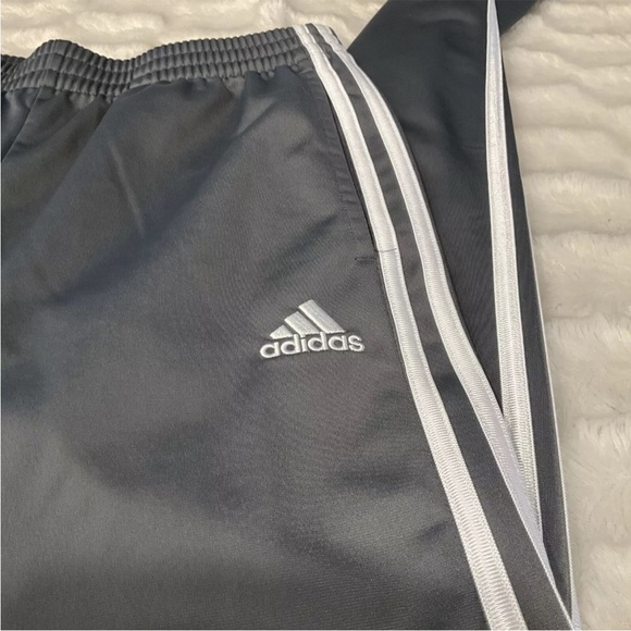 ADIDAS Young Men’s Athletic Gray 3 Stripe Pants Size 18/20 XL - Picture 4 of 11